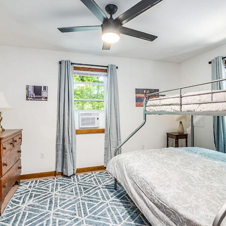 Secluded W Hot Tub, Fire Pit, Deck & Updated Wifi Great Cacapon Екстериор снимка