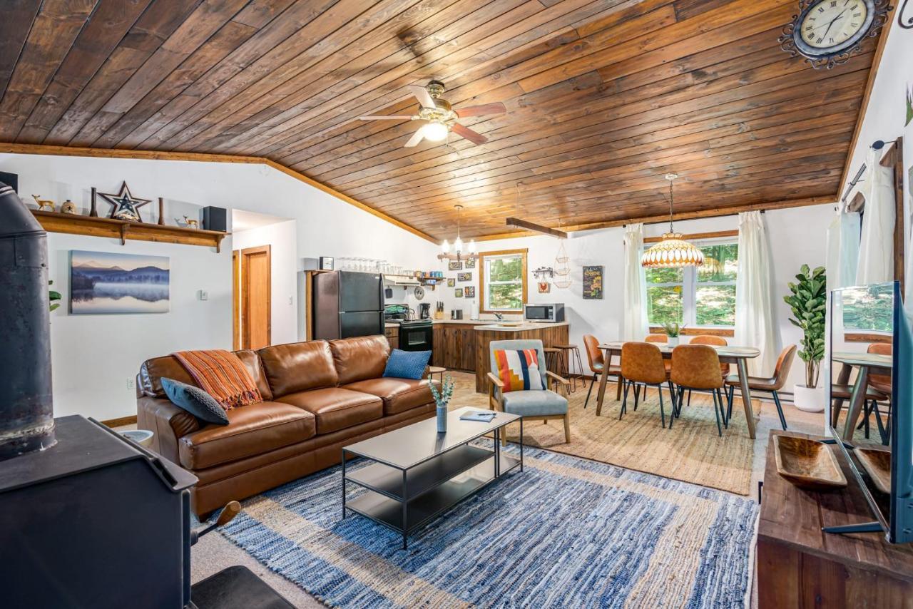Secluded W Hot Tub, Fire Pit, Deck & Updated Wifi Great Cacapon Екстериор снимка