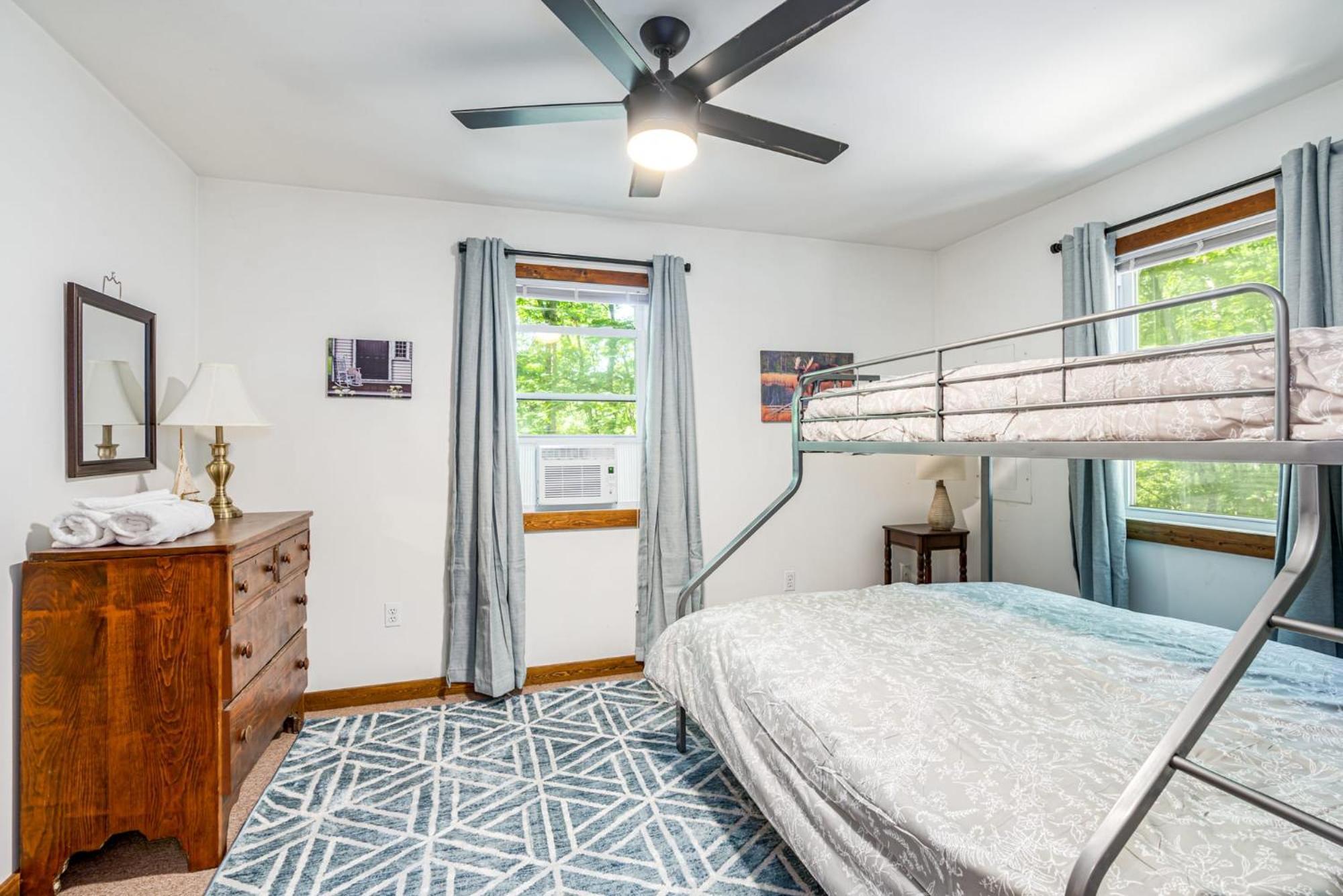 Secluded W Hot Tub, Fire Pit, Deck & Updated Wifi Great Cacapon Екстериор снимка
