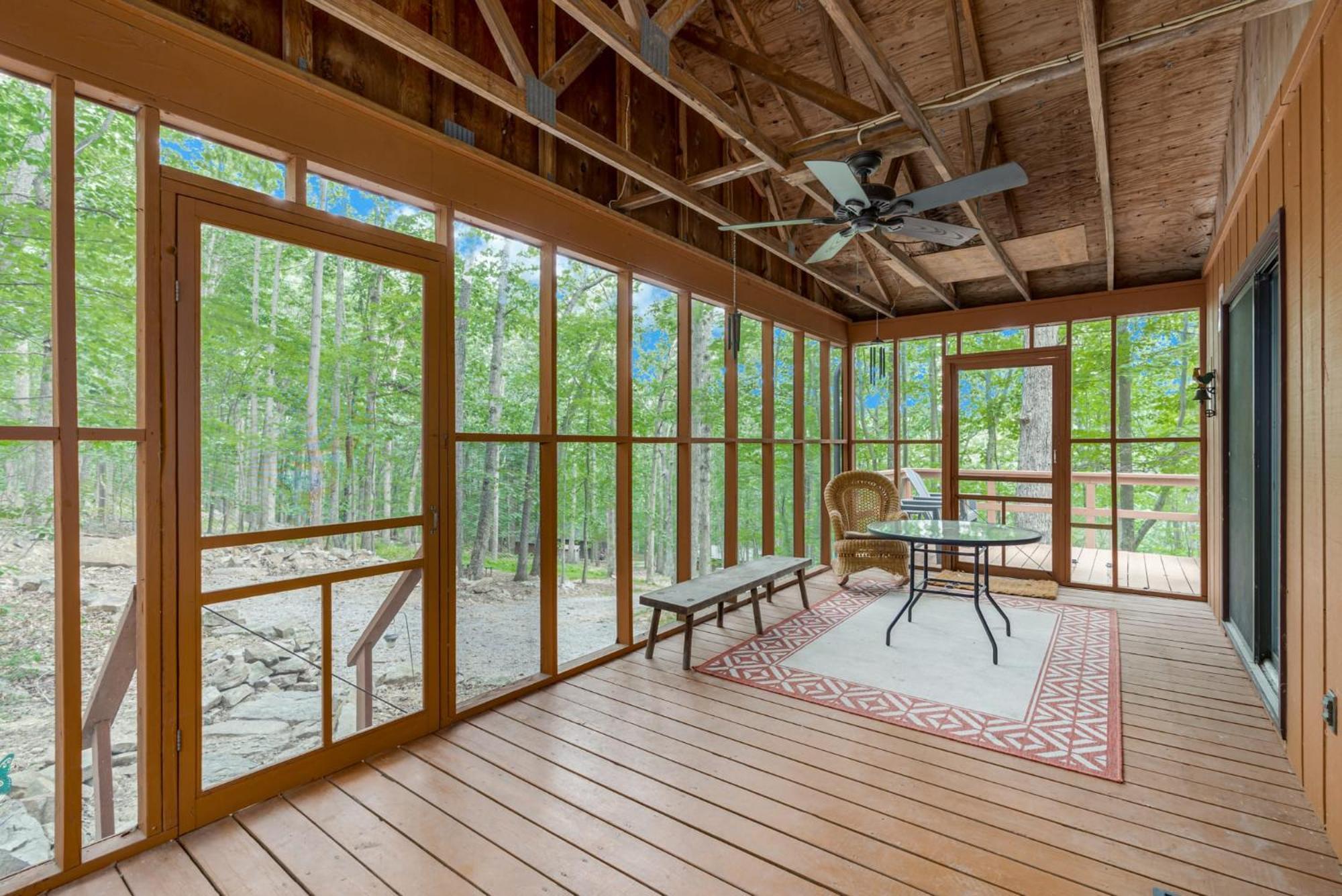 Secluded W Hot Tub, Fire Pit, Deck & Updated Wifi Great Cacapon Екстериор снимка