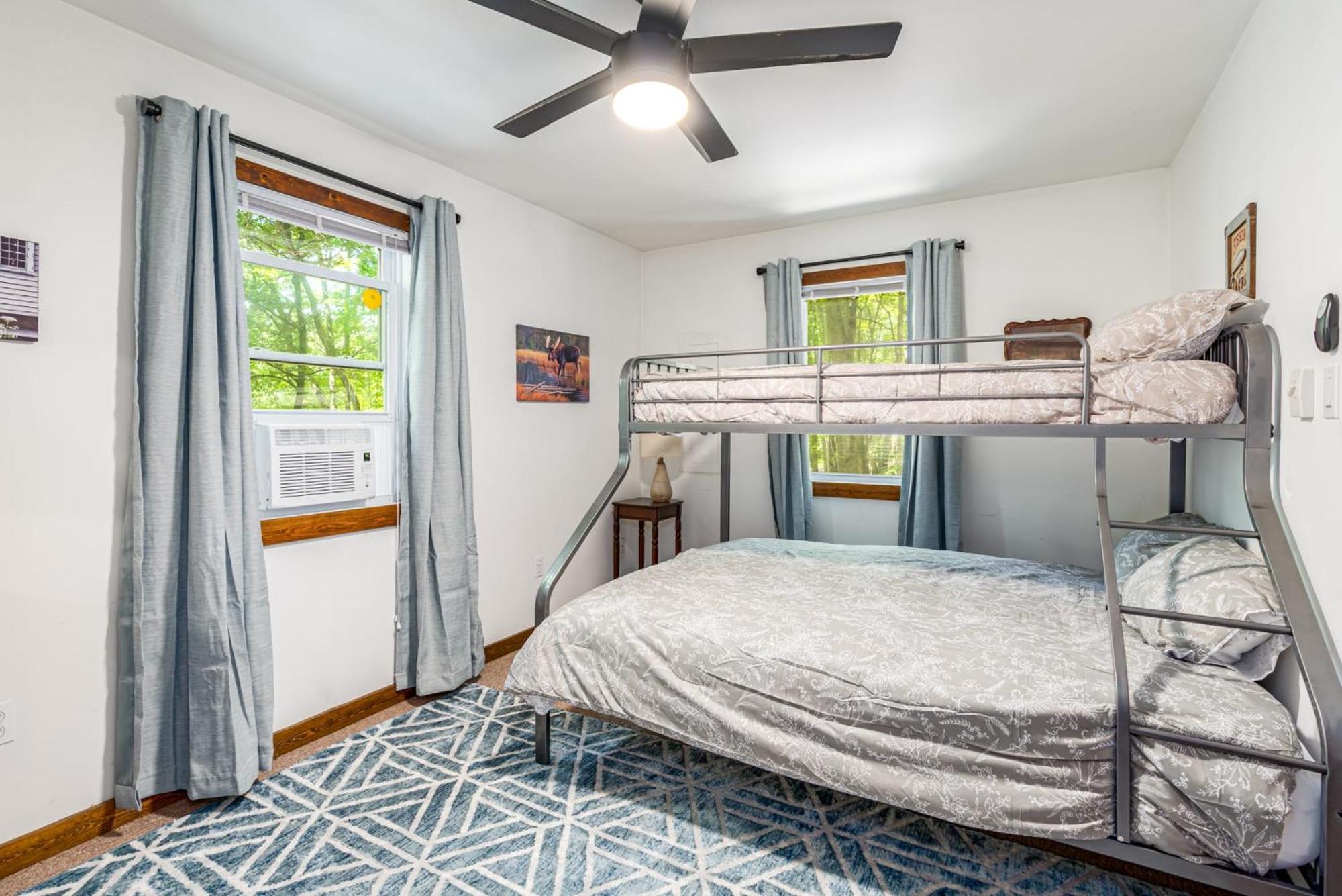 Secluded W Hot Tub, Fire Pit, Deck & Updated Wifi Great Cacapon Екстериор снимка